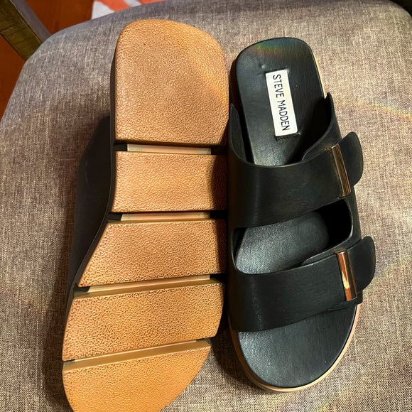 Steve Madden Black and Gold Women’s Size 8 Sandals - Picture 3 of 11